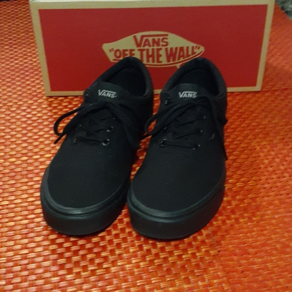 Vans Shoes - Vans Womens Low Top Trainer Sneaker